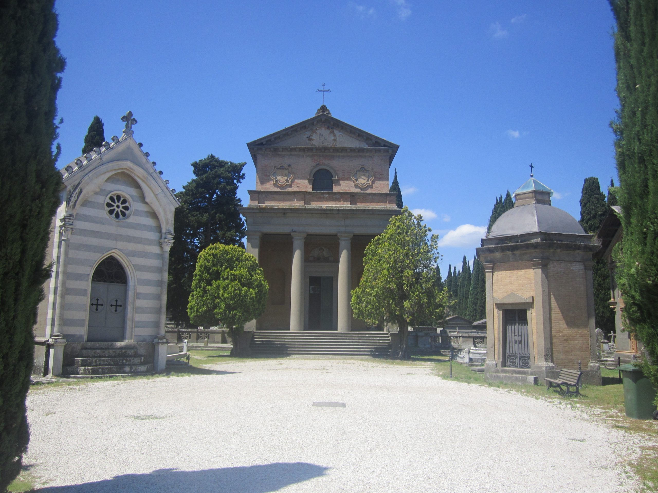 Cimiteri, informazioni utili per visite ai defunti