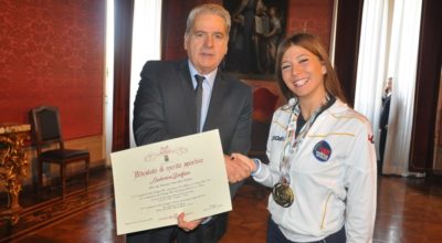 IL SINDACO ARENA CONSEGNA ATTESTATO DI MERITO ALLA CAMPIONESSA MONDIALE DI PATTINAGGIO ARTISTICO LUDOVICA DELFINO