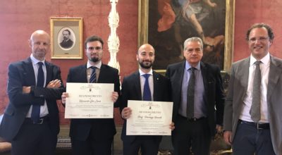 PREMIO PHD POSTER PRIZE, IL SINDACO ARENA CONFERISCE RICONOSCIMENTO AGLI INGEGNERI FANELLI E DE LUCA DELL’UNITUS