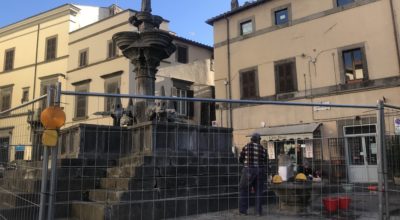 LAVORI DI RESTAURO ALLA FONTANA DEL SEPALE IN PIAZZA FONTANA GRANDE