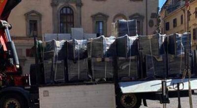 Parcheggio selvaggio in piazza del Plebiscito, arrivano le fioriere