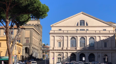 Il Teatro dell’Unione si illumina con il tricolore per la giornata dell’Unità Nazionale, della Costituzione, dell’Inno e della Bandiera. Questa sera alle 19.30