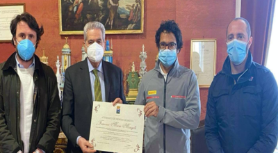 Palazzo dei Priori, il sindaco Arena consegna attestato di merito sportivo al navigatore di Luna Rossa Francesco Mario Mongelli