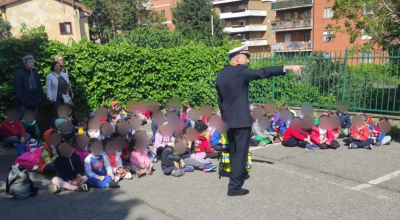 Educazione stradale, i bambini della scuola infanzia Murialdo fanno visita al comando di Polizia locale