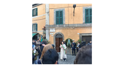 L’intervento della sindaca Frontini in via della Verità per la Giornata della Memoria